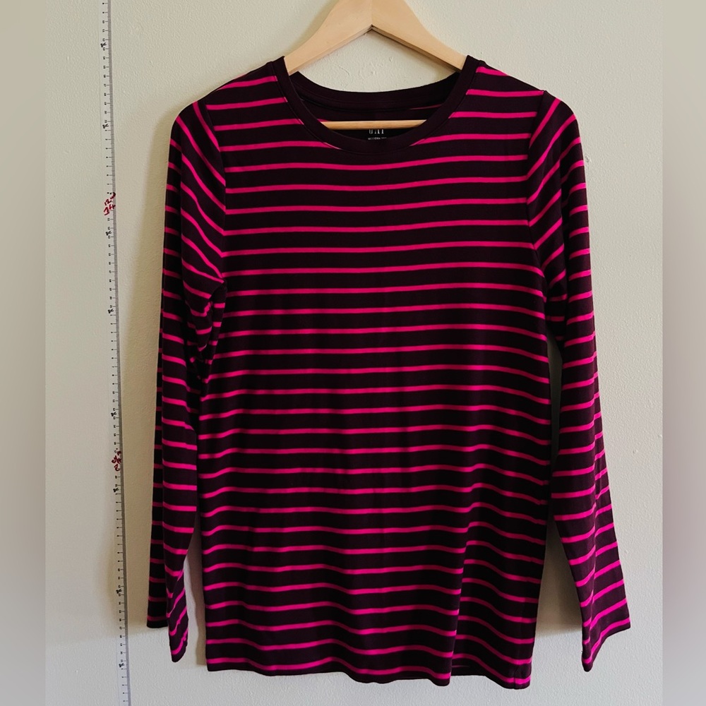 GAP Modern Tee in Burgundy and Pink.